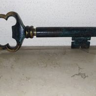 Vintage-Flaschenöffner in Form eines alten Schlüssels