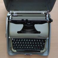 Olympia SM 3 mechanische Schreibmaschine mit Koffer aus den 1950er Jahren