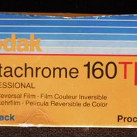 3 Kunstlicht-Diafilme "Kodak Ektachrome EPT 160T" 120 bzw. 220; lange abgelaufen