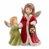 Goebel "Hand in Hand" 2 Engel mit Laterne zur Brücke im Schnee Winterwald 2017 NEU