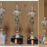 4 verschiedene Sieger Figuren Farbe gold Höhe von 14 bis 27 cm