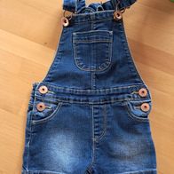 Kurze Latz-Jeans in Gr. 80