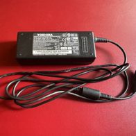 Toshiba - AC Adapter Modell PA-1759-09 / PA3468E-1AC3
