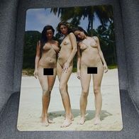 Frau 3 Frauen am Strand FKK Akt Erotik künstlerische Aktfotografie A4 + laminiert