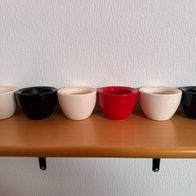 Blumentöpfe - 6 Stück: 1 x rot / 2 x schwarz / 3 x weiß - Höhe 6,2 cm - ob. Ø 6,5 cm