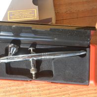 Airbrush Harder & Steenbeck "FOCUS" double-action; Düsensatz 0,2 mm Fließbecher