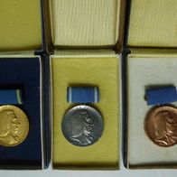 3 Pestalozzi - Medaillen gold silber bronze