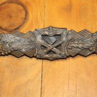 Originale Nahkampfspange in Bronce m. Hersteller entnazifiziert