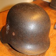 Originaler Stahlhelm zusammengebastelt mit neuem Futter