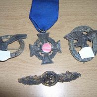 4 Ehrenzeichen