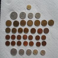1 Pfennig-Münze in Messing, 2 Deutsche Mark-Münze plus 5 DDR-Münzen und andere (T#)