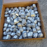 Ein Paket Bastelsteine Deko Steine silber 700 Gramm