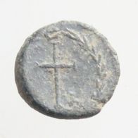 Röm. Kaiserzeit Bronzemünze Follis 13 mm "THEODOSIUS II. (402-450) Kreuz, Selten !