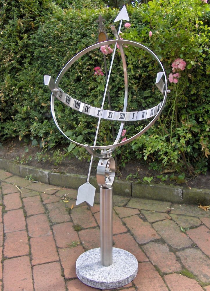 Edelstahl Sonnenuhr mit Granitfuß für Terrasse & Garten kaufen bei Hood.de
