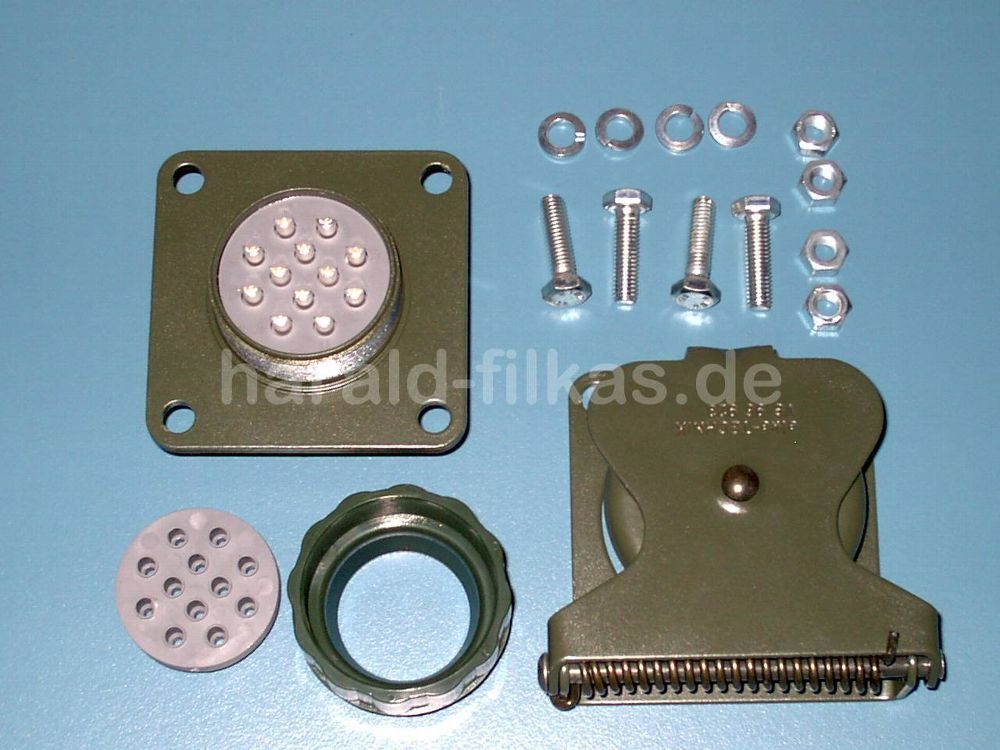 Steckdose Mit Kontaktbuchsen Nach VG 96923 A-12S. 12-polig, 15 Ampere