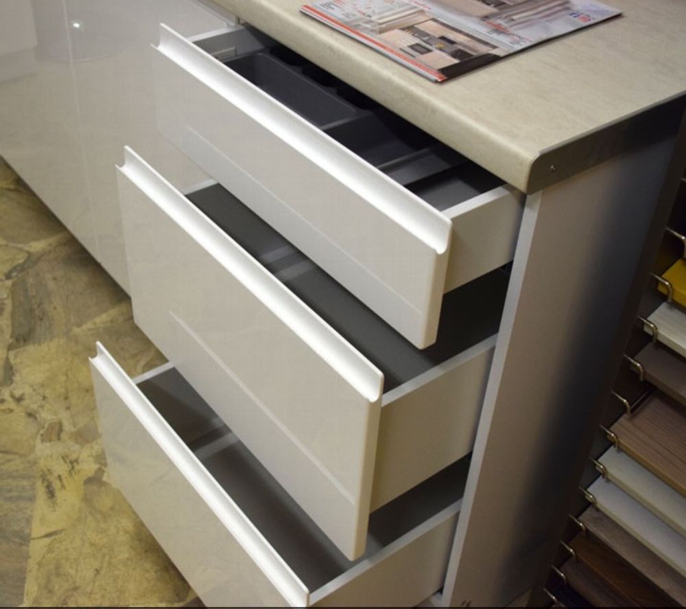 Küche Eckküche weiß grifflos Glanz Hochglanz - Soft Close - individuell