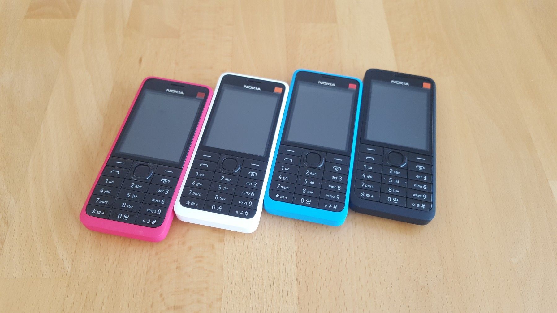 Nokia 301 / Nokia Asha 301 > neuwertig / vom Händler kaufen bei Hood.de