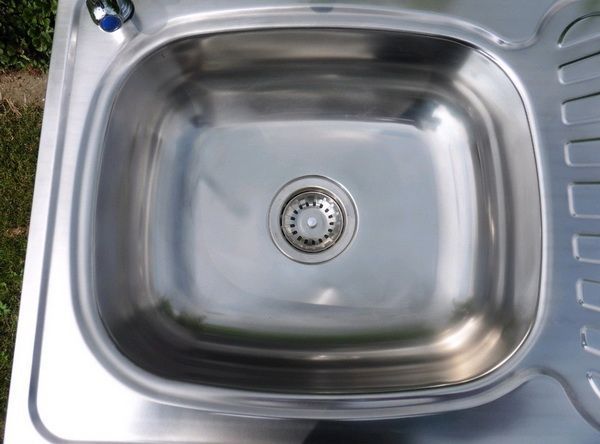 Edelstahl Spülbecken 58cm - Wandmontiert & Kratzfest Für Küche & Garten