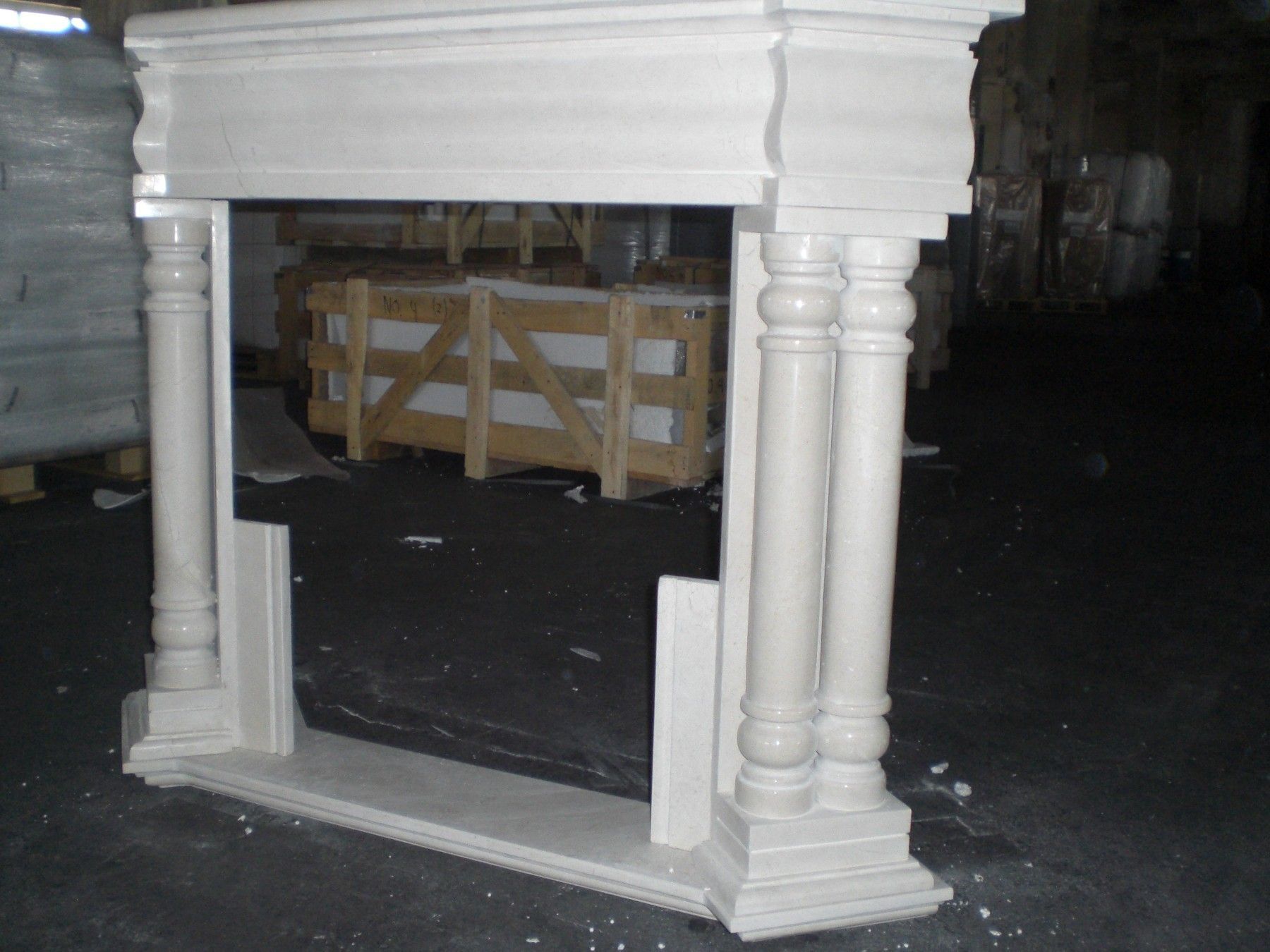 Marmorkamin, Kaminumrandung aus Marmor, Kamin aus Natur Marmor, Kamin