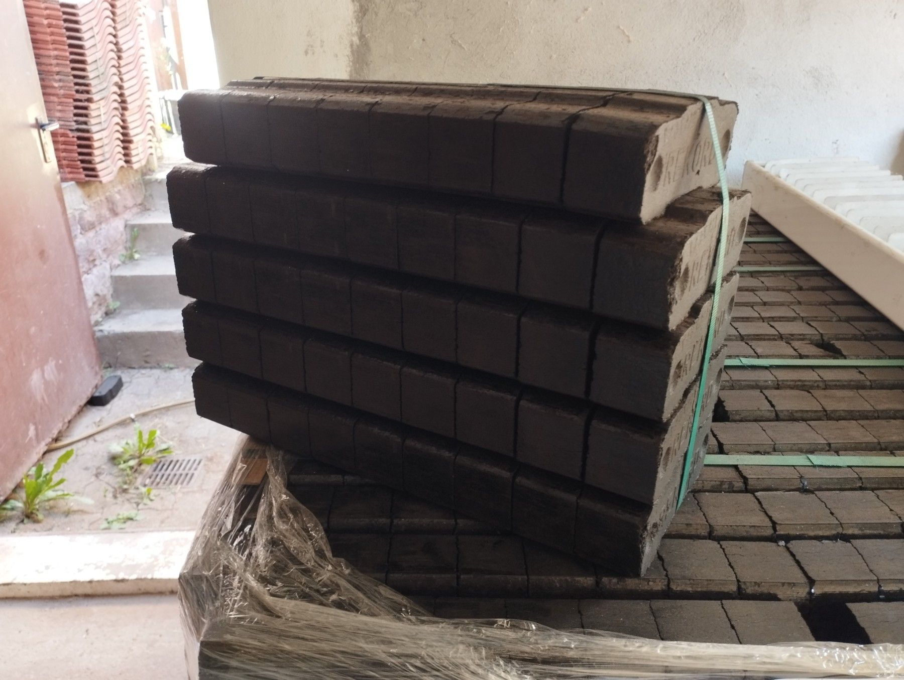 Elegantes Braunkohlebriketts 25 Kg Toom Ebenbild