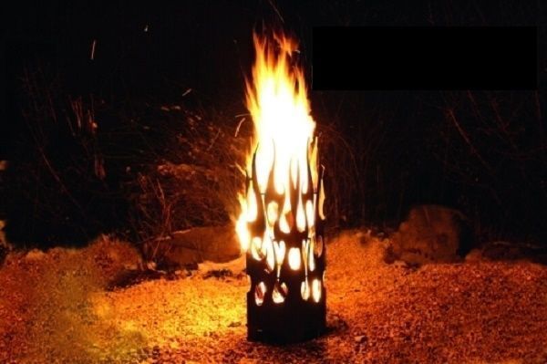 Edelrost Feuersäule Flamme Lagerfeuer Feuerkorb Holz Eisen