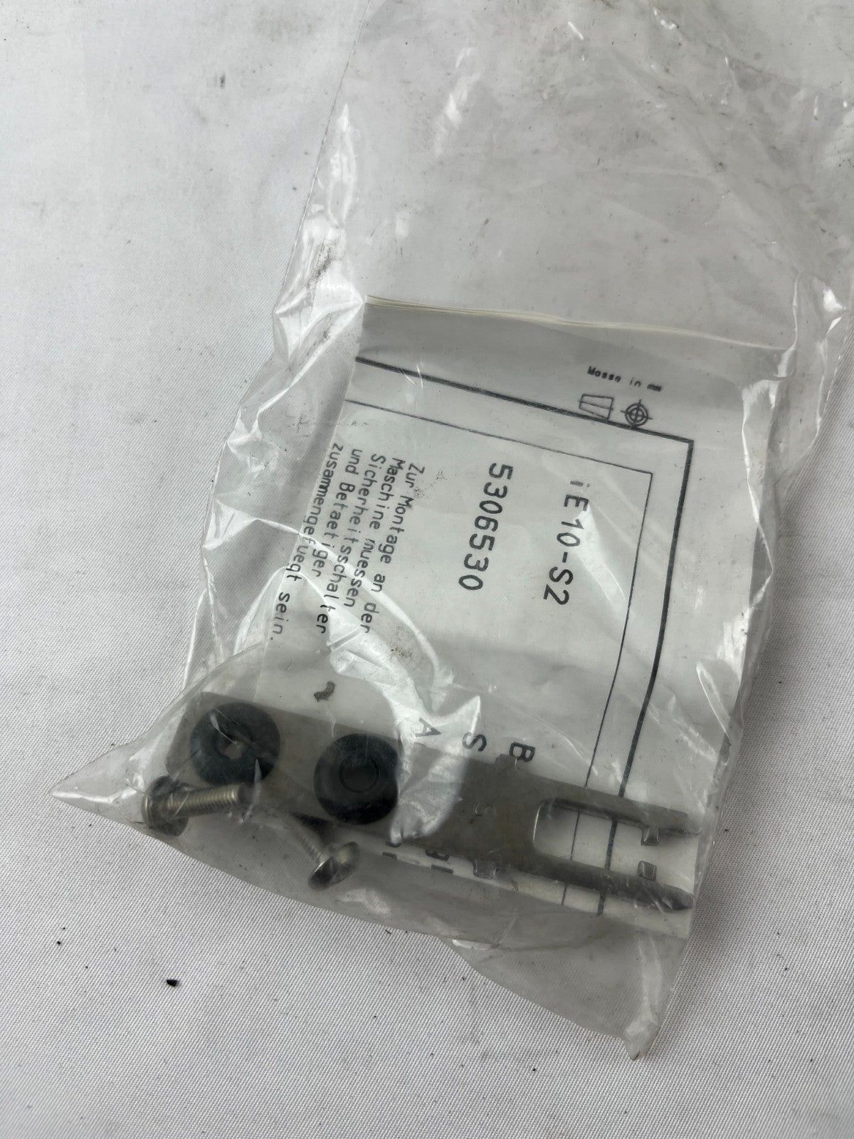 Sick iE10-S2 Safety Actuator 5306530 Straight Interlock Switch i10 Lock ...