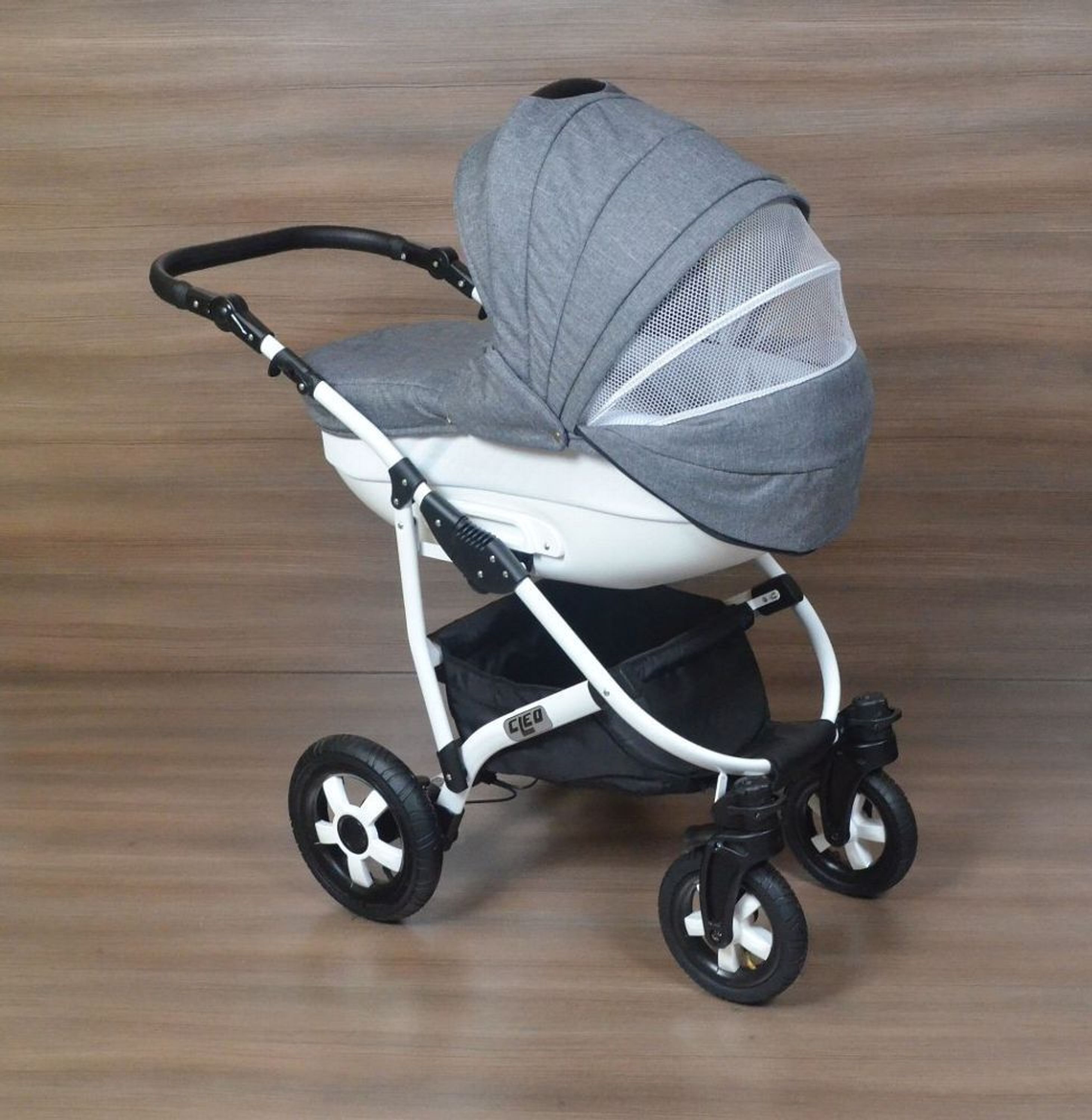 LUXUS Kombi Kinderwagen CLEO 3 in 1 Komplettset grau/ weiß mit Kunstlederelementen kaufen bei