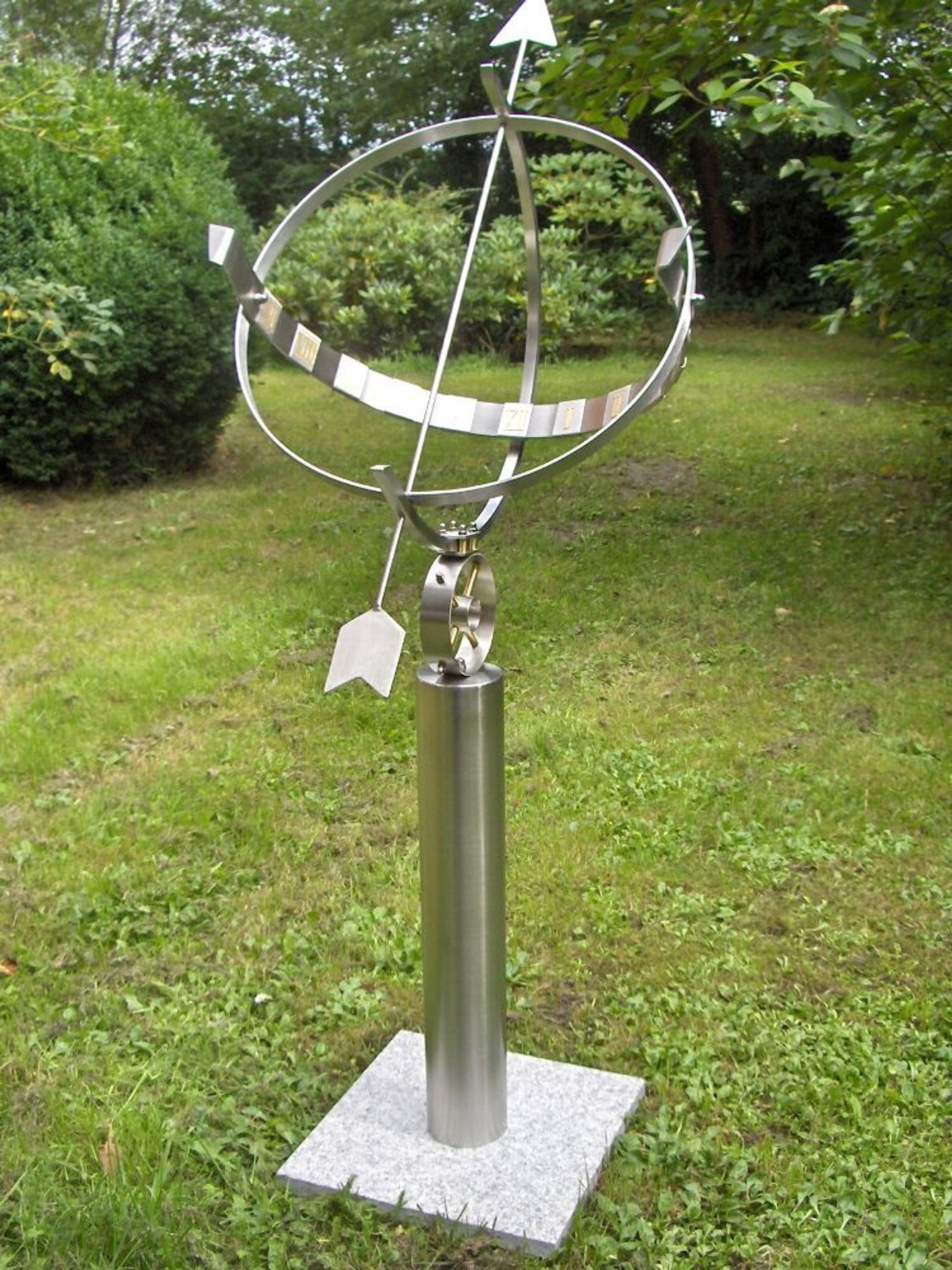 Edelstahl&Messing Sonnenuhr mit Granitfuß für Terrasse & Garten kaufen