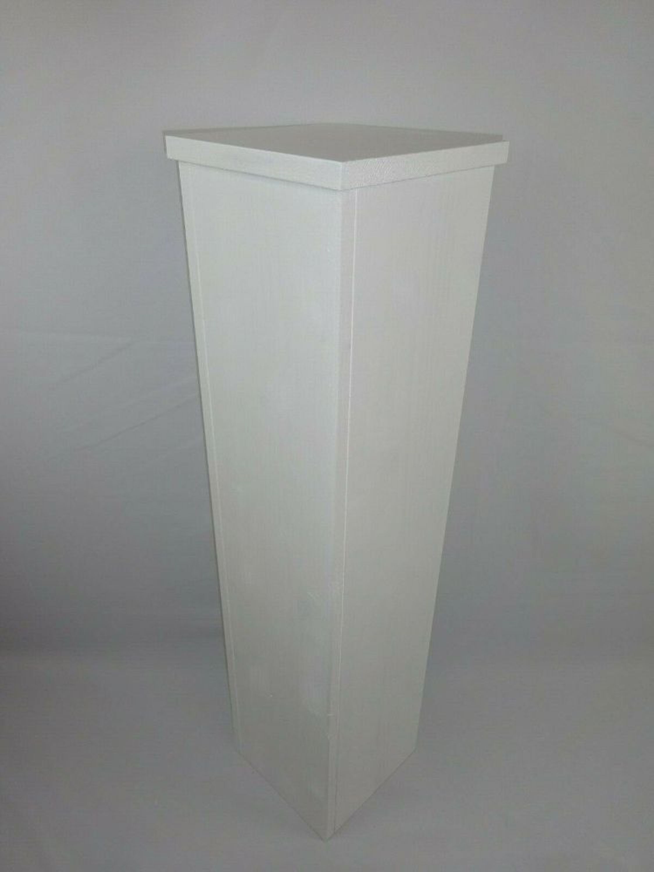 Holzsäule Seidenmatt Weiße MDF-Säule 20x20x90cm – Seidenmatt, Als Podest Oder Deko, Handgefertigt Podest Säule Ausstellung