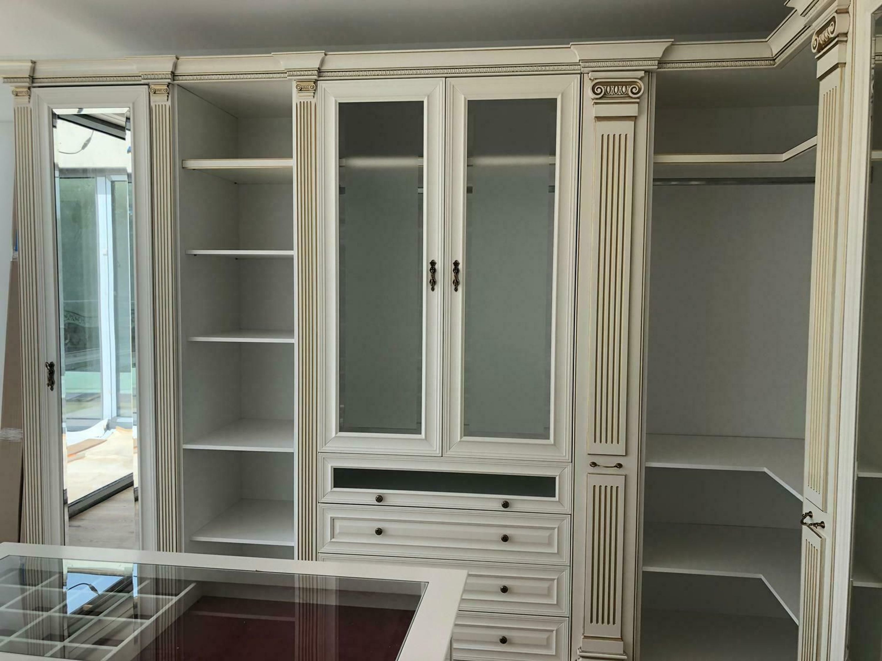 Begehbarer Kleiderschrank Schrank XXL mit Insel Wand