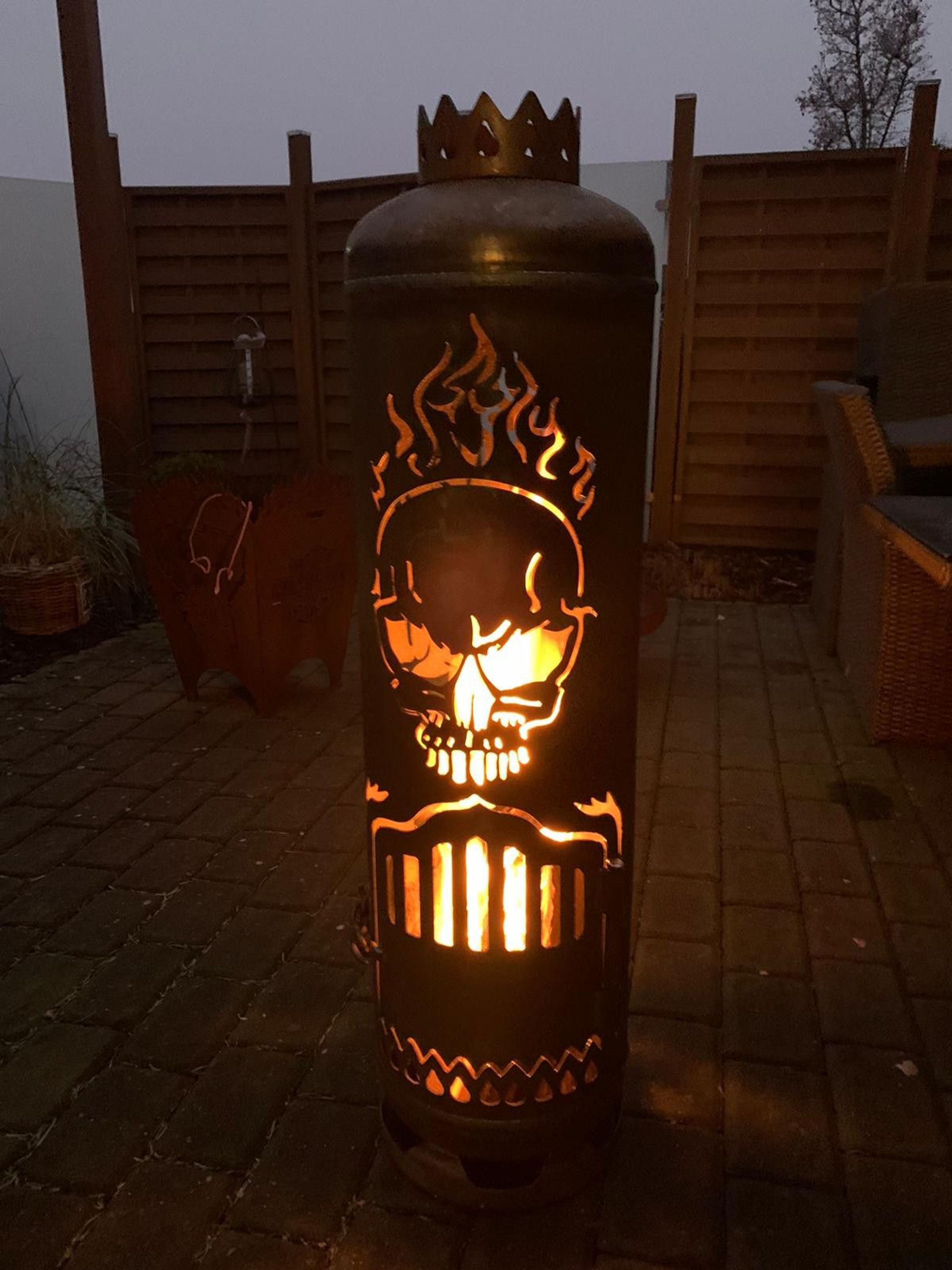 Feuerstelle Totenkopf Karl Feuertonne Schädel Gasflasche Feuerflair