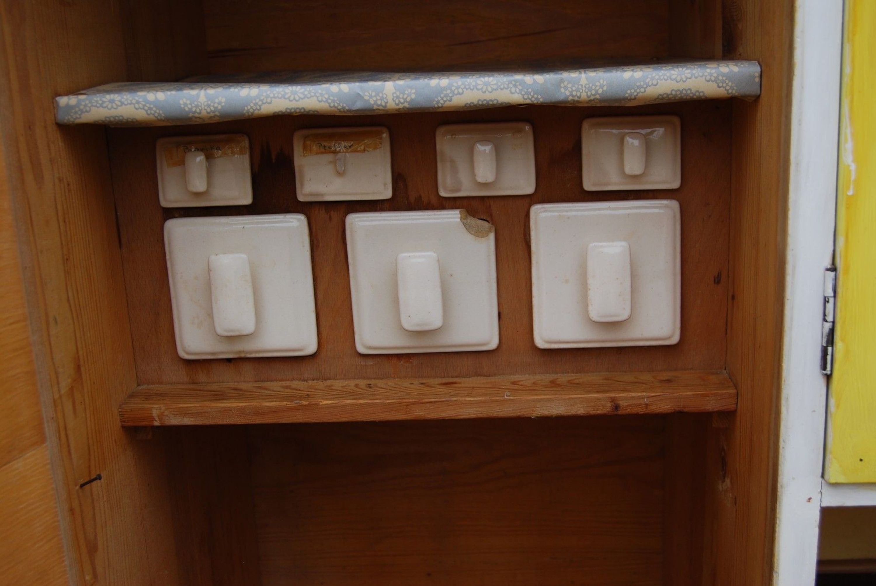 Kleine Küchenzeile der 70er/60er Jahre / Küchenschränke zum zum