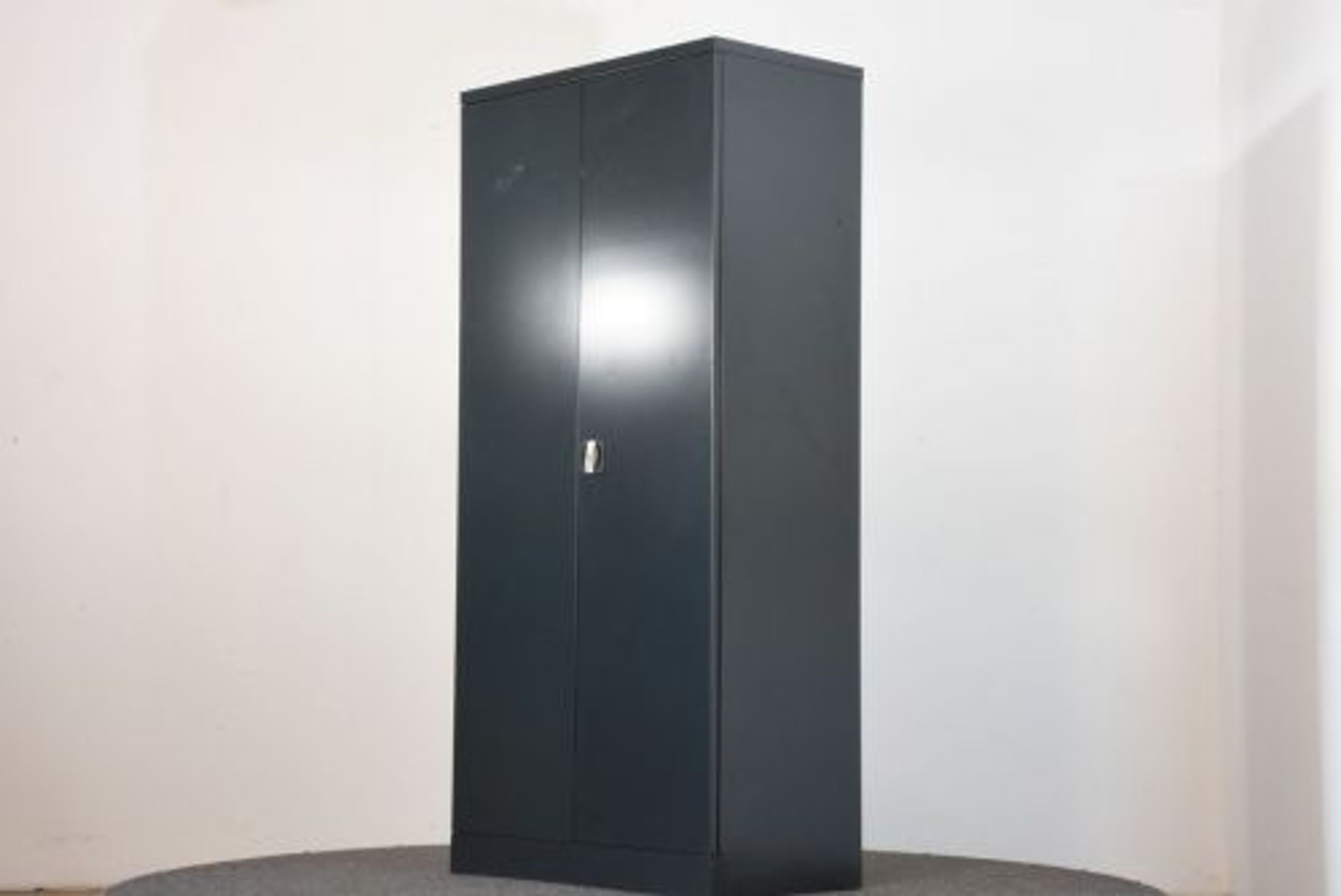 Metallschrank, 195x91,5x50cm, schwarz, gebraucht kaufen bei Hood.de