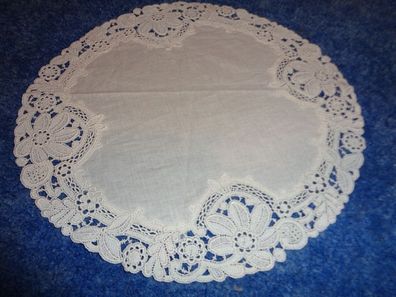 schönes Deckchen- 26cm Durchmesser- Baumwolle mit Spitze