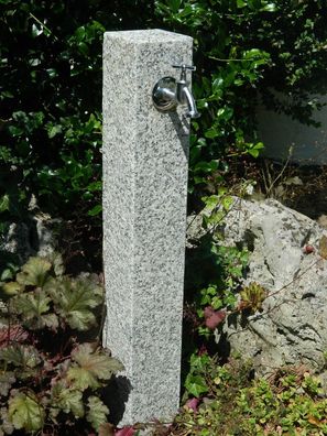 Wasserzapfsäule aus geflammten Granit, Wasserzapfstelle, Außenwasserhahn