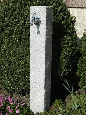 Wasserzapfsäule aus gestockten Granit, Wasserzapfstelle, Außenwasserhahn