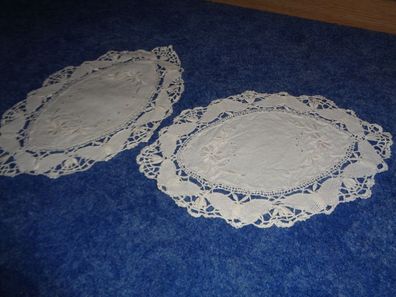 2 schöne ovale Deckchen-Baumwolle mit Klöppelspitze-31x22cm