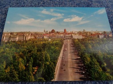40 / Ansichtskarte-Berlin- Straße des 17. Juni mit Brandenburger Tor