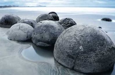 Fototapete Moeraki Boulders 175x115 runde Steine Strand Neuseeland Pazifik Kugel