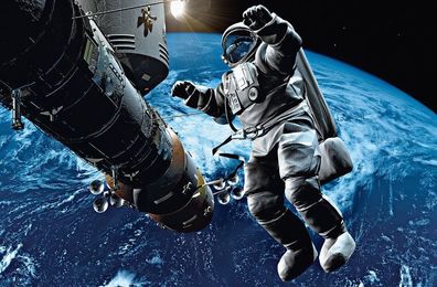 Fototapete SPACE COWBOY, 175x115cm Giant Art Poster, Astronaut bei Reparatur ISS