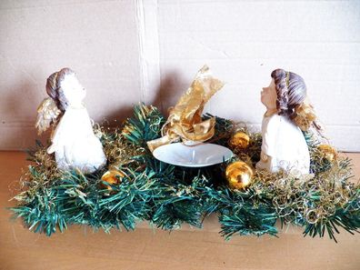 Winterdekoration Tischgesteck mit zwei Engel für eine Pilarkerze creme/ gold