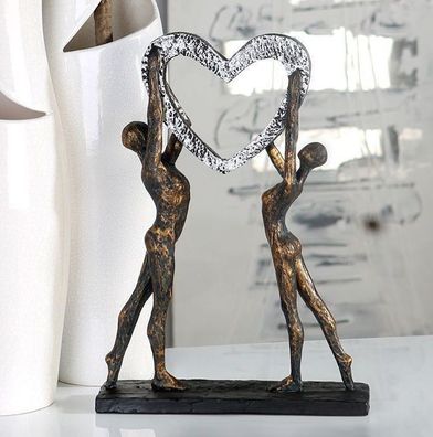 Skulptur Victory 37cm Paar hält Herz hoch bronze optik Liebe Hochzeit Dekoration