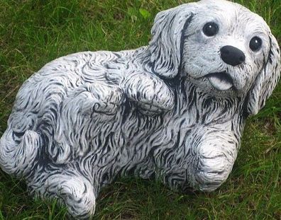 Steinfigur Hund Welpe liegene auf Seite 6,2 kg, Handarbeit Frostfest Wasserfest. NEU.