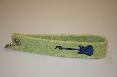 Filz-Schlüsselanhänger mit Stick Guitar Gitarre Gr. ca. 17x3cm 14274 grün