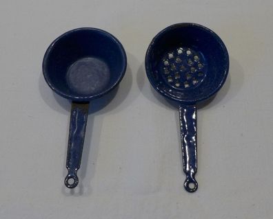 altes Metall Blech Emaille Puppenstube Küche, Sieb, Schüssel Stielgriff dunkelblau