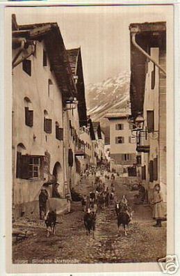 12652 Ak Bündner Dorfstraße m. Ziegen Schweiz um 1910