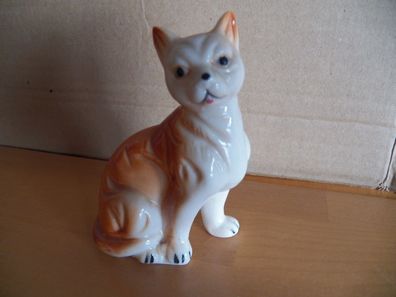 Figur Katze mit rot weißem Fell sieht exotisch aus / Porzellan ca. 9 cm groß