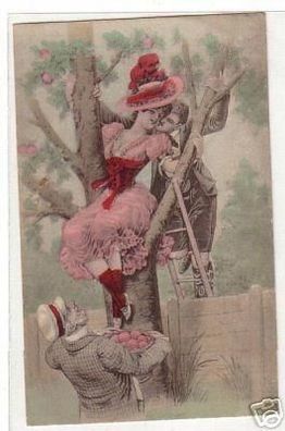 02718 Ak Erotik Humor junge Dame auf Baum um 1920