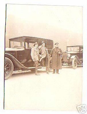 00991 Foto mit zwei alten Automobilen um 1930