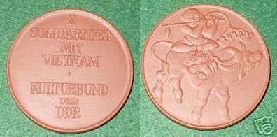DDR Porzellan Medaille Solidarität mit Vietnam um 1975